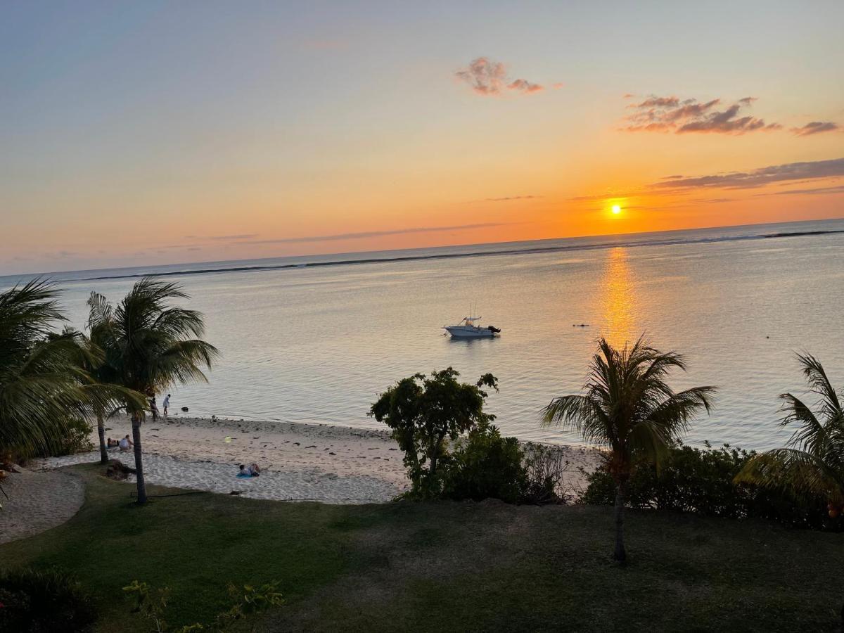 Cap Ouest Beachfront Luxury Penthouse & Apartment Flic-en-Flacq Exteriör bild