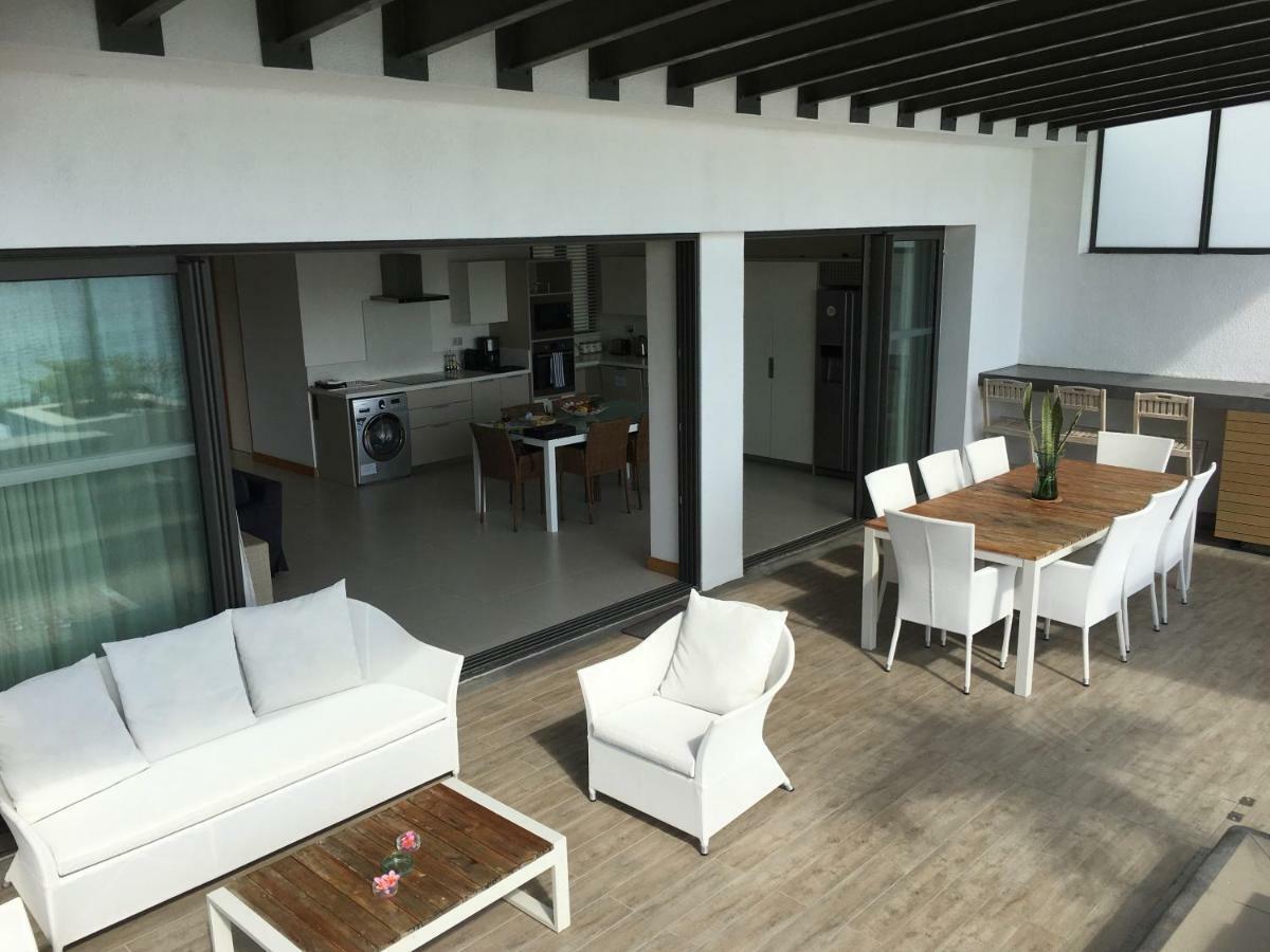 Cap Ouest Beachfront Luxury Penthouse & Apartment Flic-en-Flacq Exteriör bild